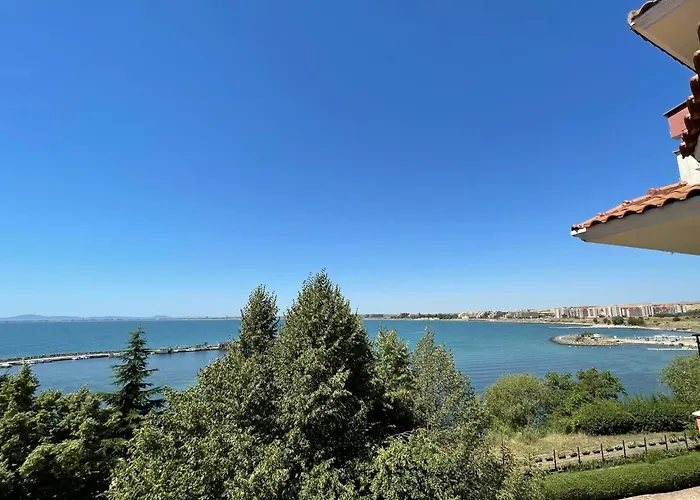 Marina Cape Sky View Lux In アパート アヘロイ